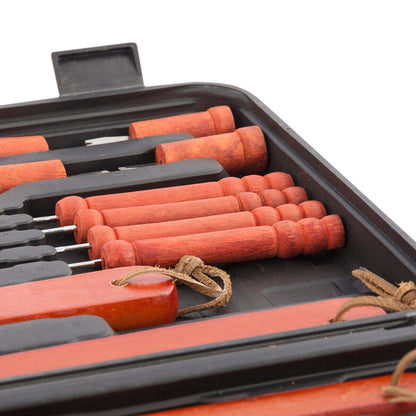 Maletín de accesorios para barbacoa 18 piezas con espátula pinzas pinchos y cepillo — Dando la Brasa