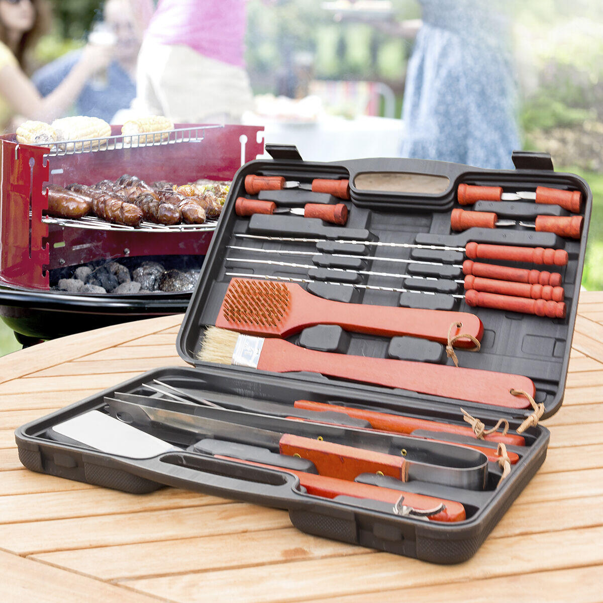 Maletín de accesorios para barbacoa 18 piezas con espátula pinzas pinchos y cepillo — Dando la Brasa